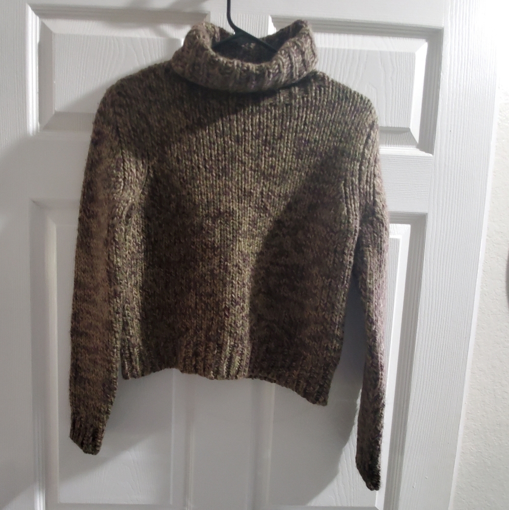 Old Navy Cropped Chunky Knit Turtle Neck Sweater.